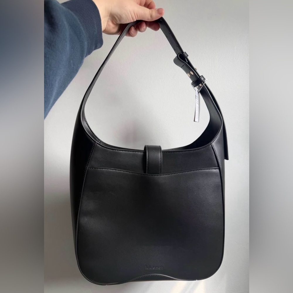 🆕 NWT Lululemon 8L Leather Alternative Bag with Gold Logo Accent - Picture 3 of 7